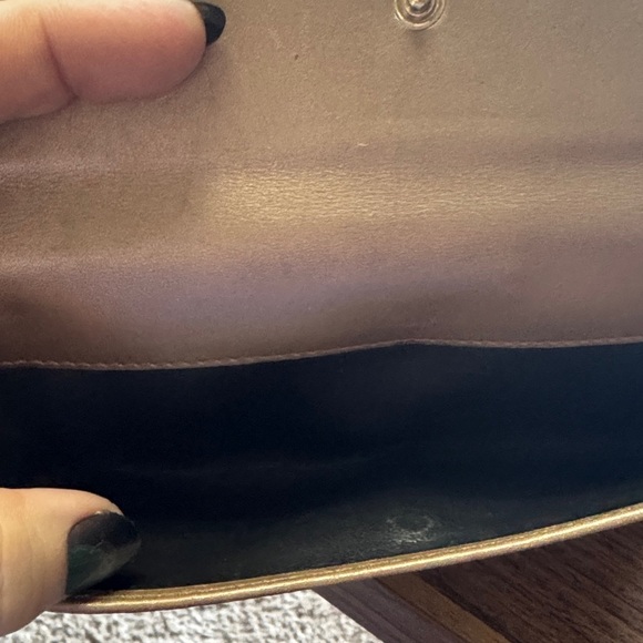 Gucci Tan Wallet with Heart Clasp - Picture 15 of 16